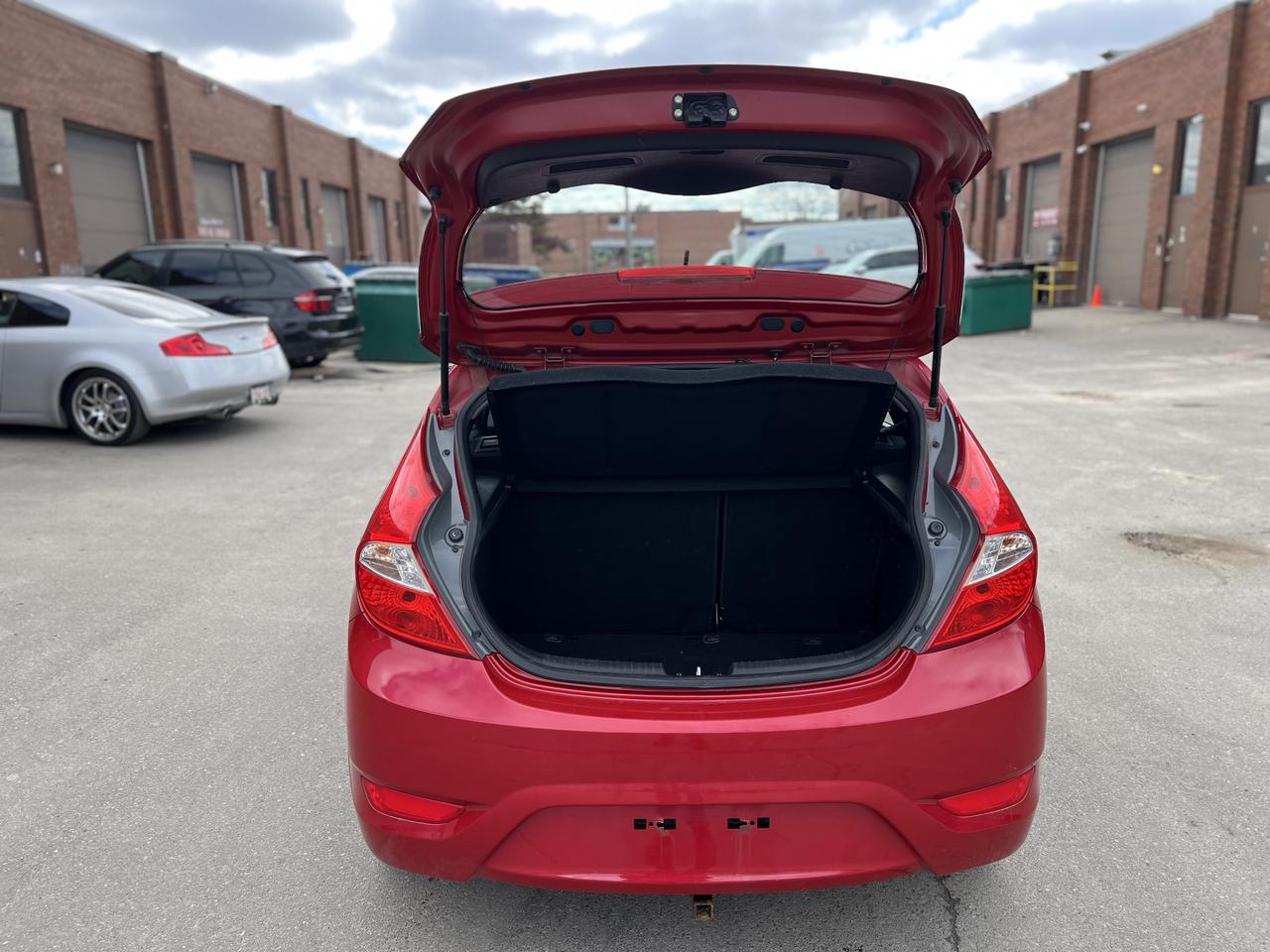 2017 Hyundai Accent SE Photo