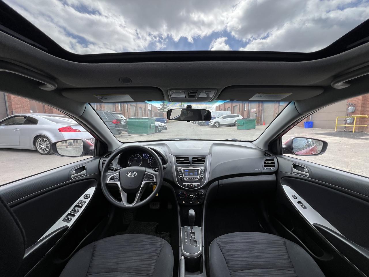 2017 Hyundai Accent SE Photo