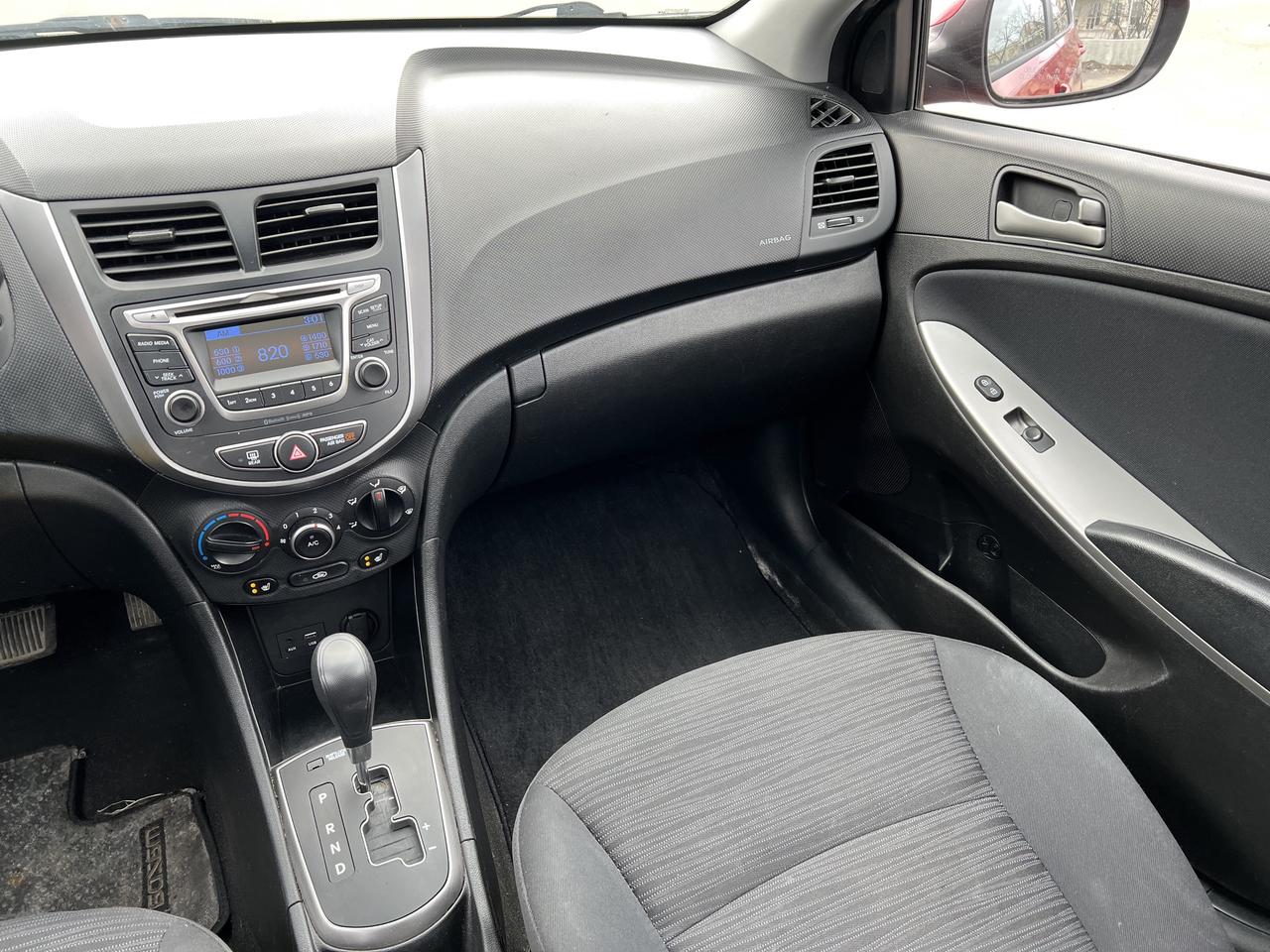 2017 Hyundai Accent SE Photo