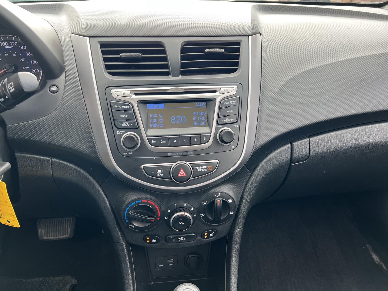 2017 Hyundai Accent SE Photo