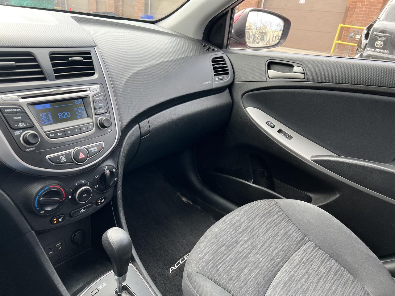 2017 Hyundai Accent SE Photo