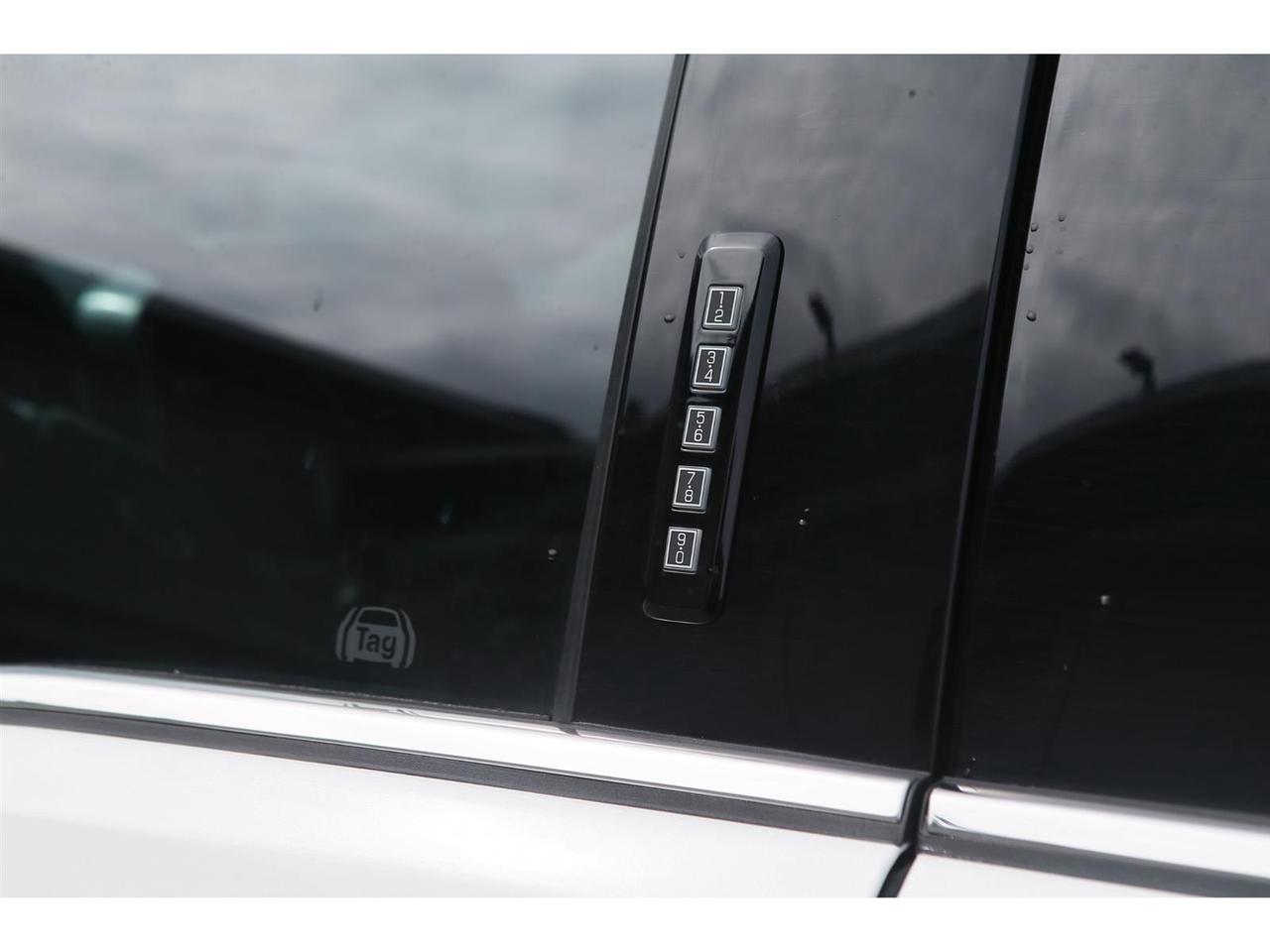 2023 Ford F-150 Limited 4X4 PowerBoost | 22 inch Whls | Pano Roof | 12 Inch Touch Screen | Photo