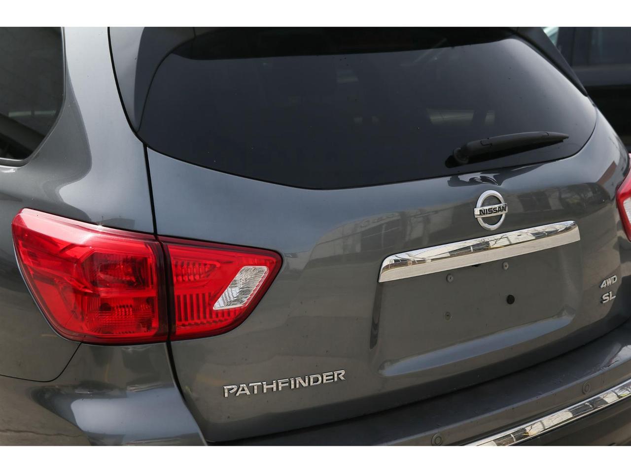 2020 Nissan Pathfinder SL 4WD Photo