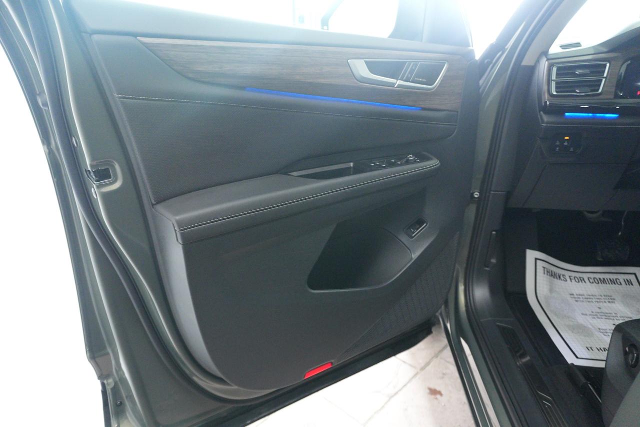 2025 Volkswagen Atlas Highline 4WD 6 PASS LEATHER NAVI SUNROOF Photo