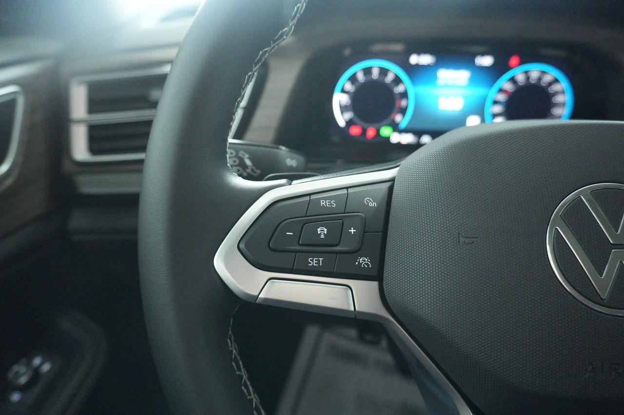 2025 Volkswagen Atlas Highline 4WD 6 PASS LEATHER NAVI SUNROOF Photo