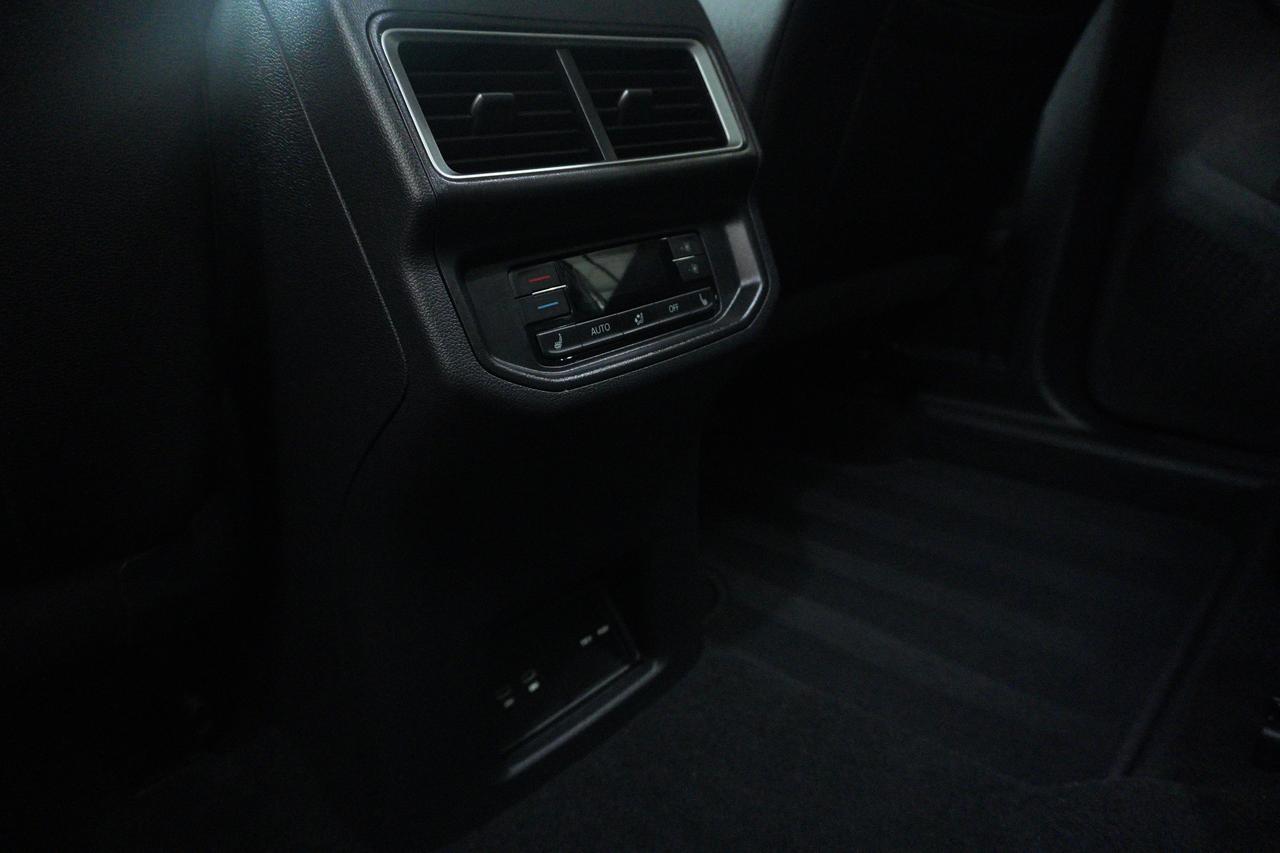 2025 Volkswagen Atlas Highline 4WD 6 PASS LEATHER NAVI SUNROOF Photo