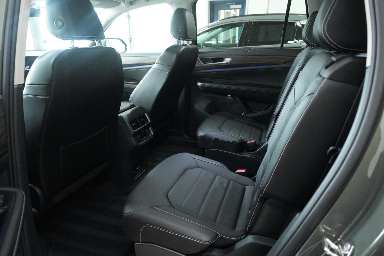 2025 Volkswagen Atlas Highline 4WD 6 PASS LEATHER NAVI SUNROOF Photo