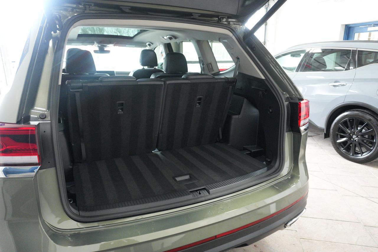 2025 Volkswagen Atlas Highline 4WD 6 PASS LEATHER NAVI SUNROOF Photo