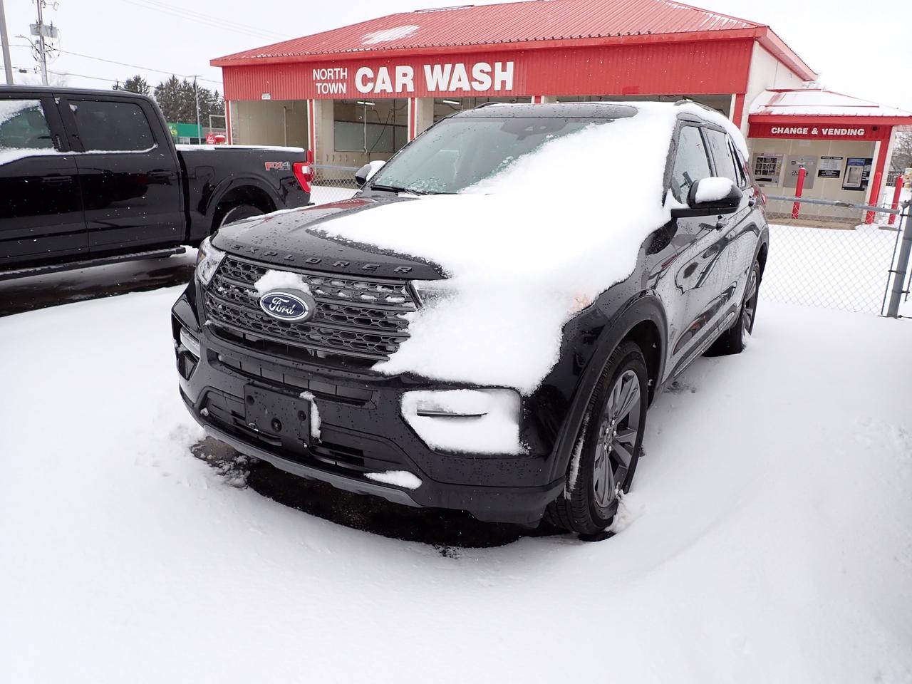 2024 Ford Explorer XLT 4WD Photo2