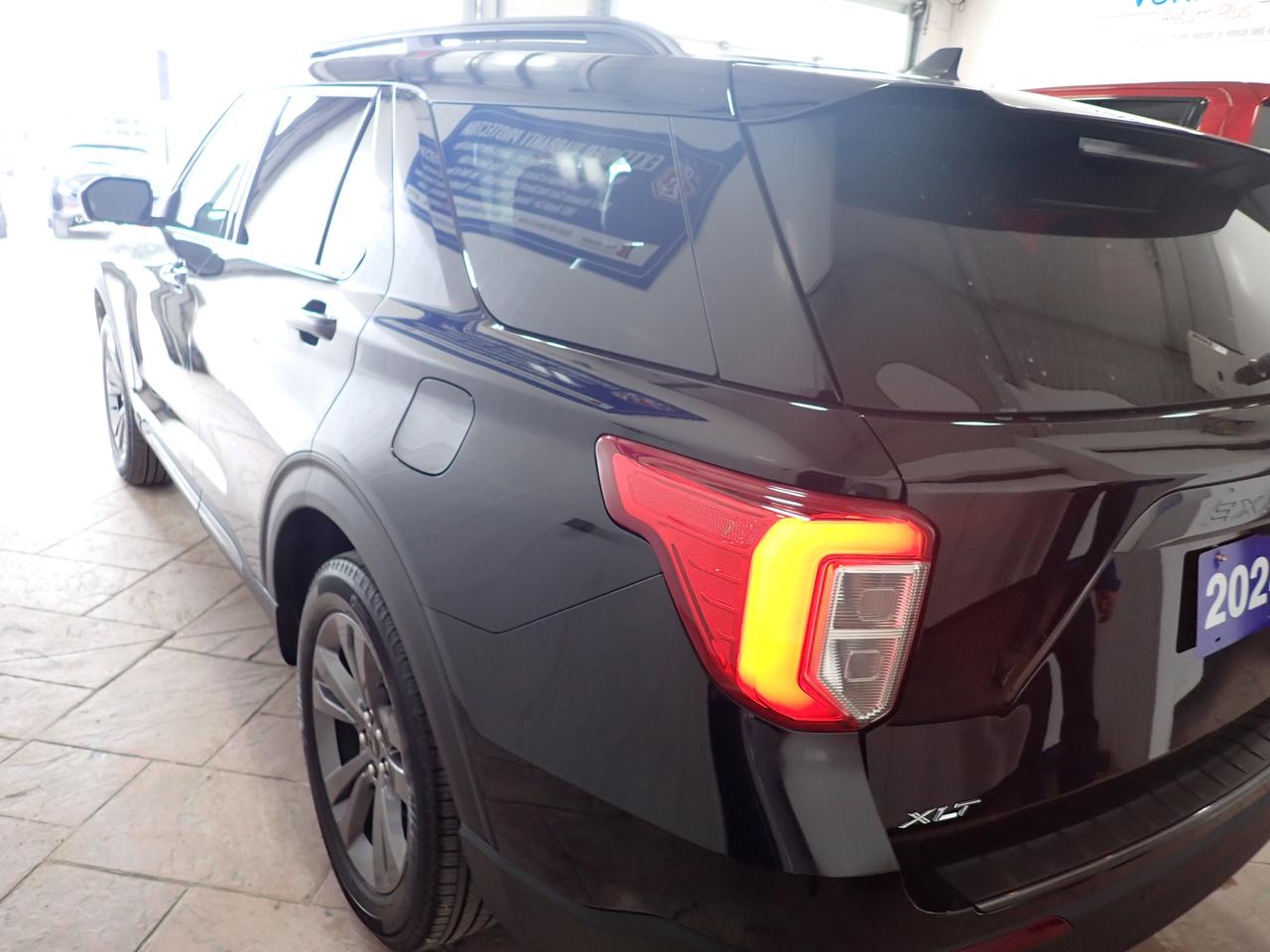 2024 Ford Explorer XLT 4WD LEATHER SUNROOF BUCKET SEATS Photo