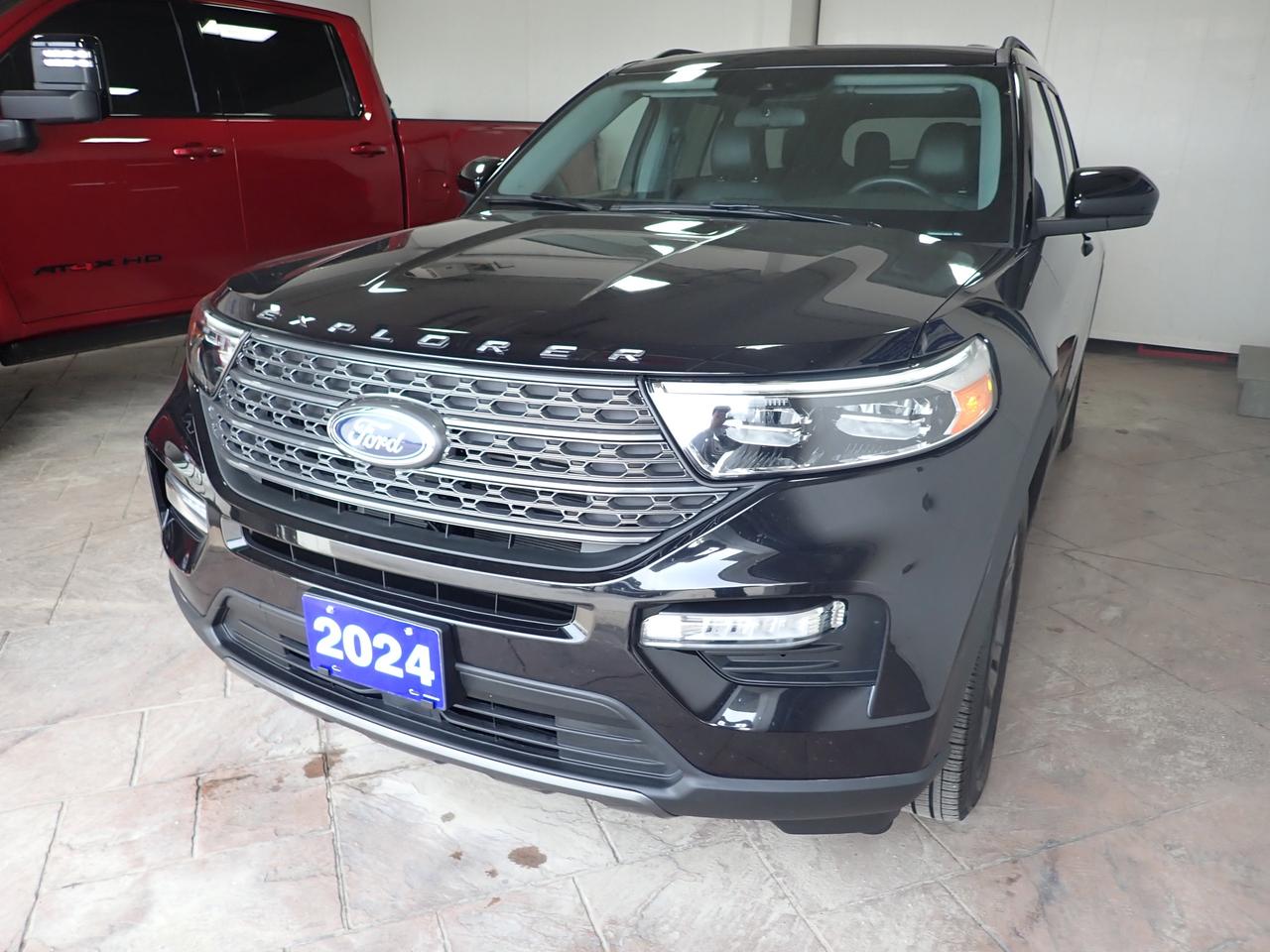 2024 Ford Explorer XLT 4WD LEATHER SUNROOF BUCKET SEATS Photo