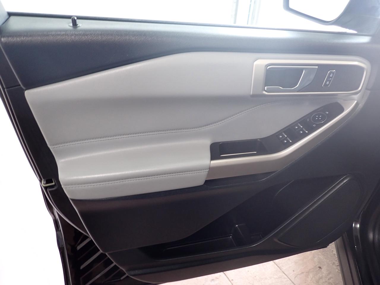 2024 Ford Explorer XLT 4WD LEATHER SUNROOF BUCKET SEATS Photo