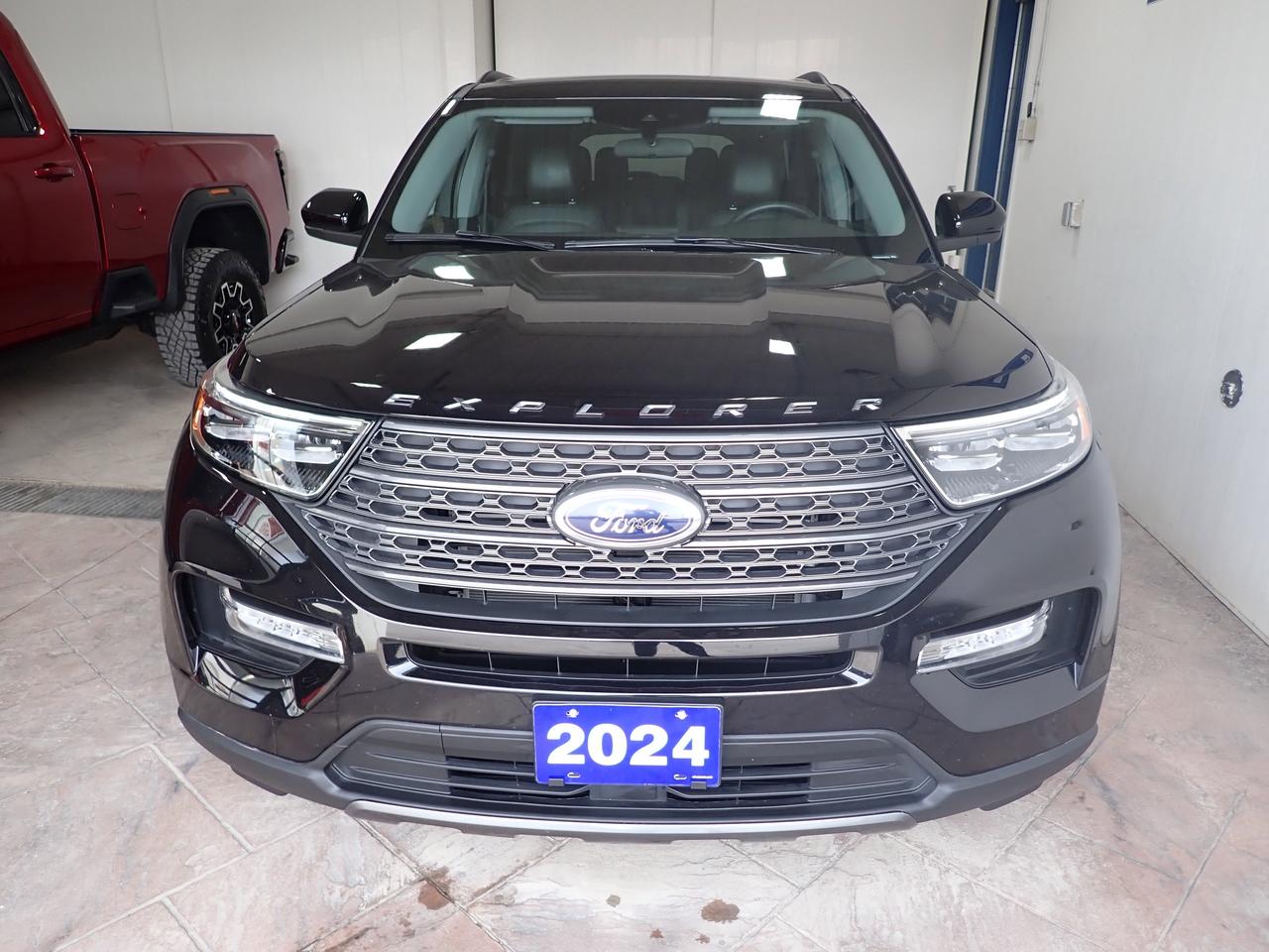 2024 Ford Explorer XLT 4WD LEATHER SUNROOF BUCKET SEATS Photo