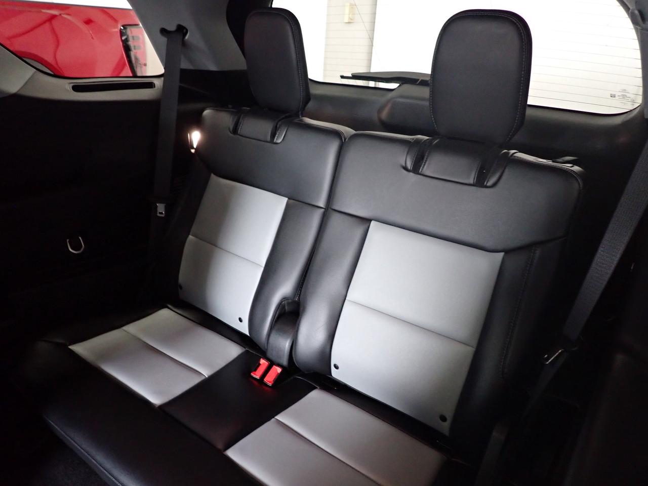 2024 Ford Explorer XLT 4WD LEATHER SUNROOF BUCKET SEATS Photo