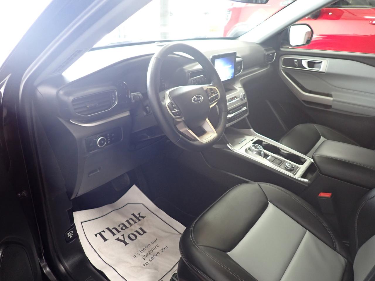 2024 Ford Explorer XLT 4WD LEATHER SUNROOF BUCKET SEATS Photo