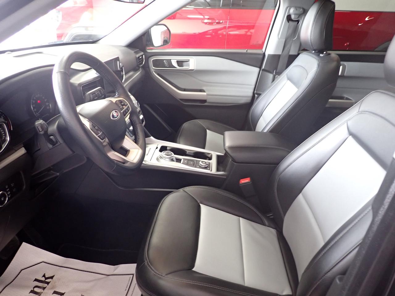 2024 Ford Explorer XLT 4WD LEATHER SUNROOF BUCKET SEATS Photo