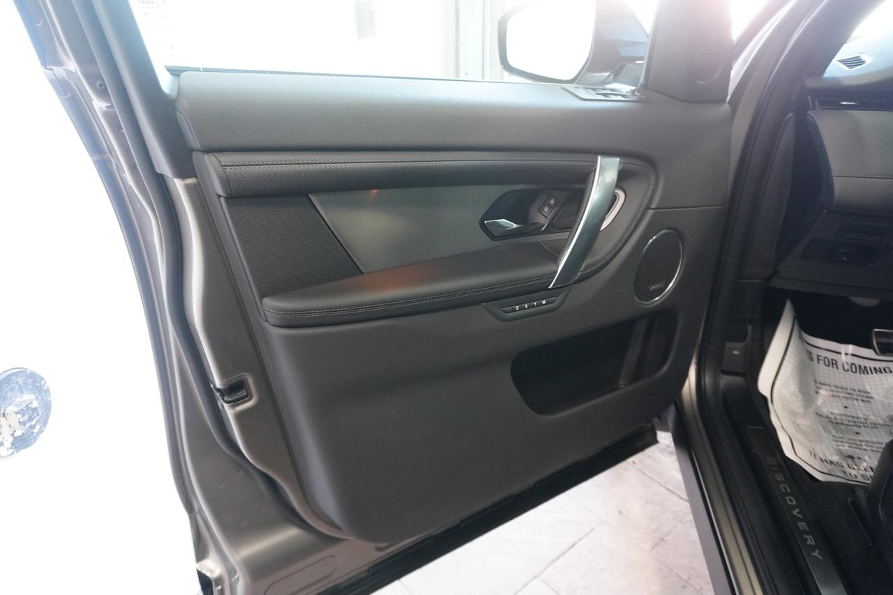 2024 Land Rover Discovery Sport Dynamic SE 4WD Photo3