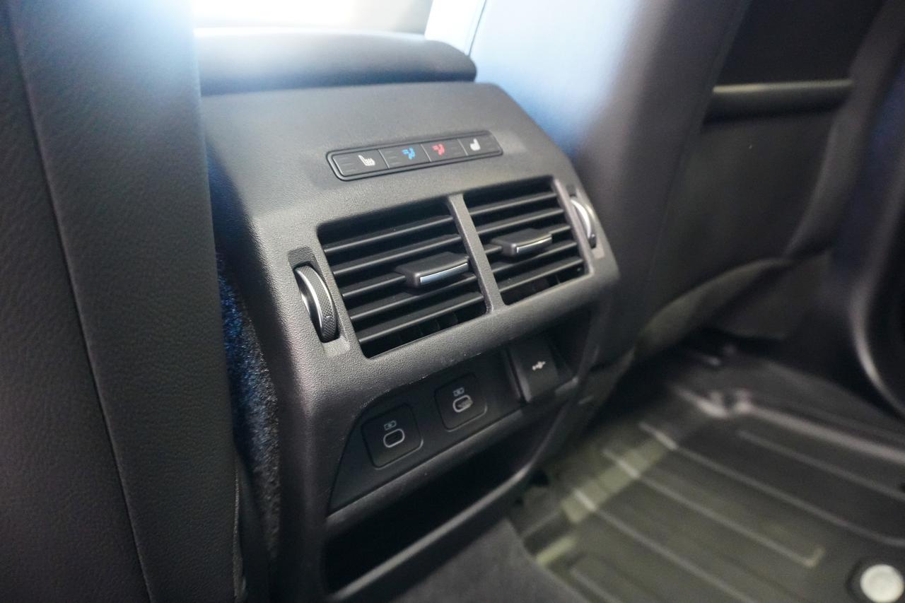 2024 Land Rover Discovery Sport Dynamic SE 4WD Photo