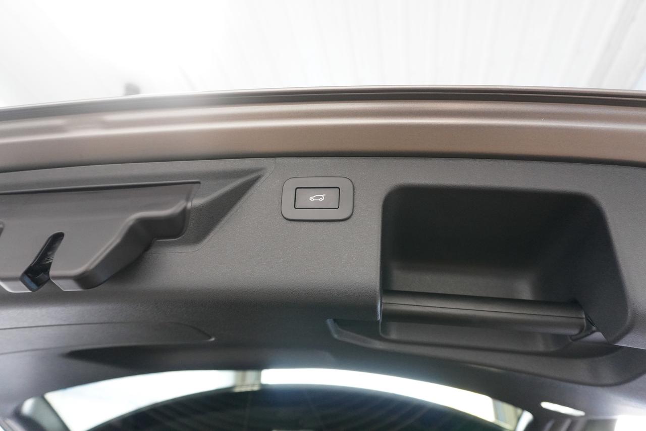 2024 Land Rover Discovery Sport Dynamic SE 4WD Photo