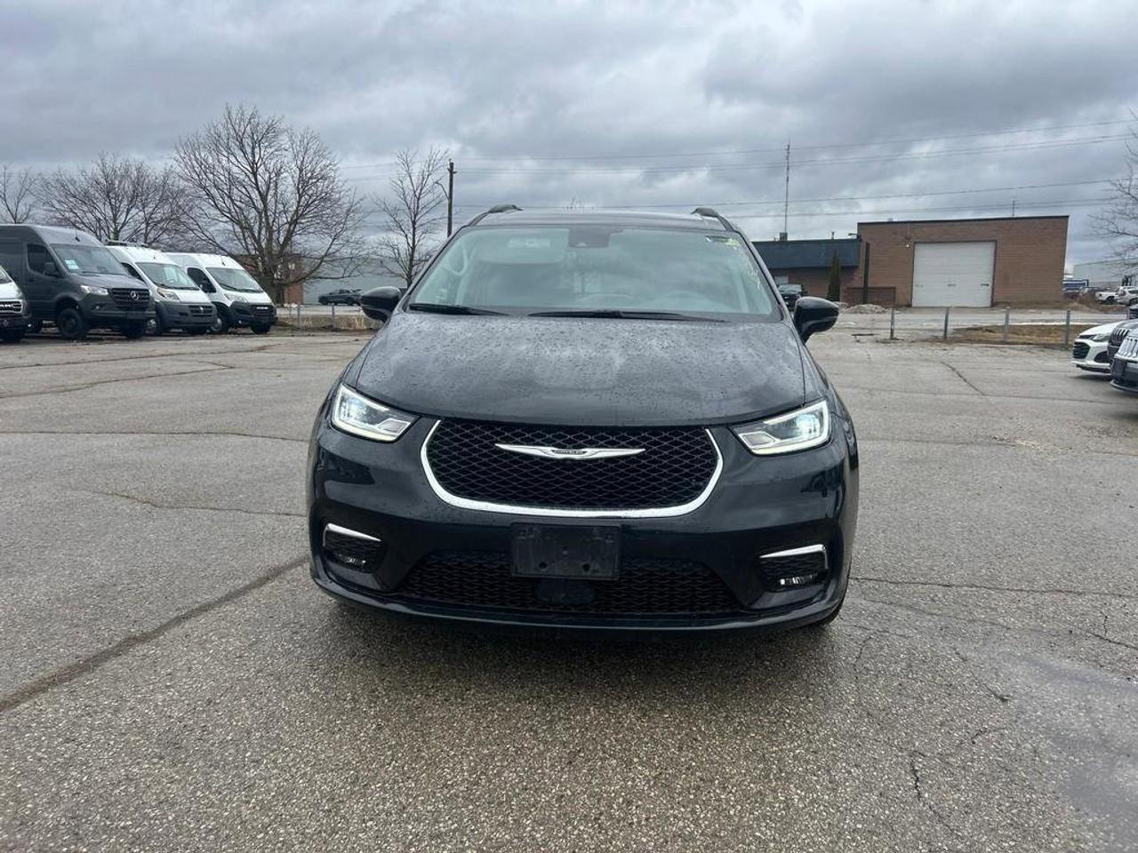 2022 Chrysler Pacifica Touring L | Leather | 360 View Camera | Blindspot Monitor | Adaptive Cruise | Power Liftgate Photo