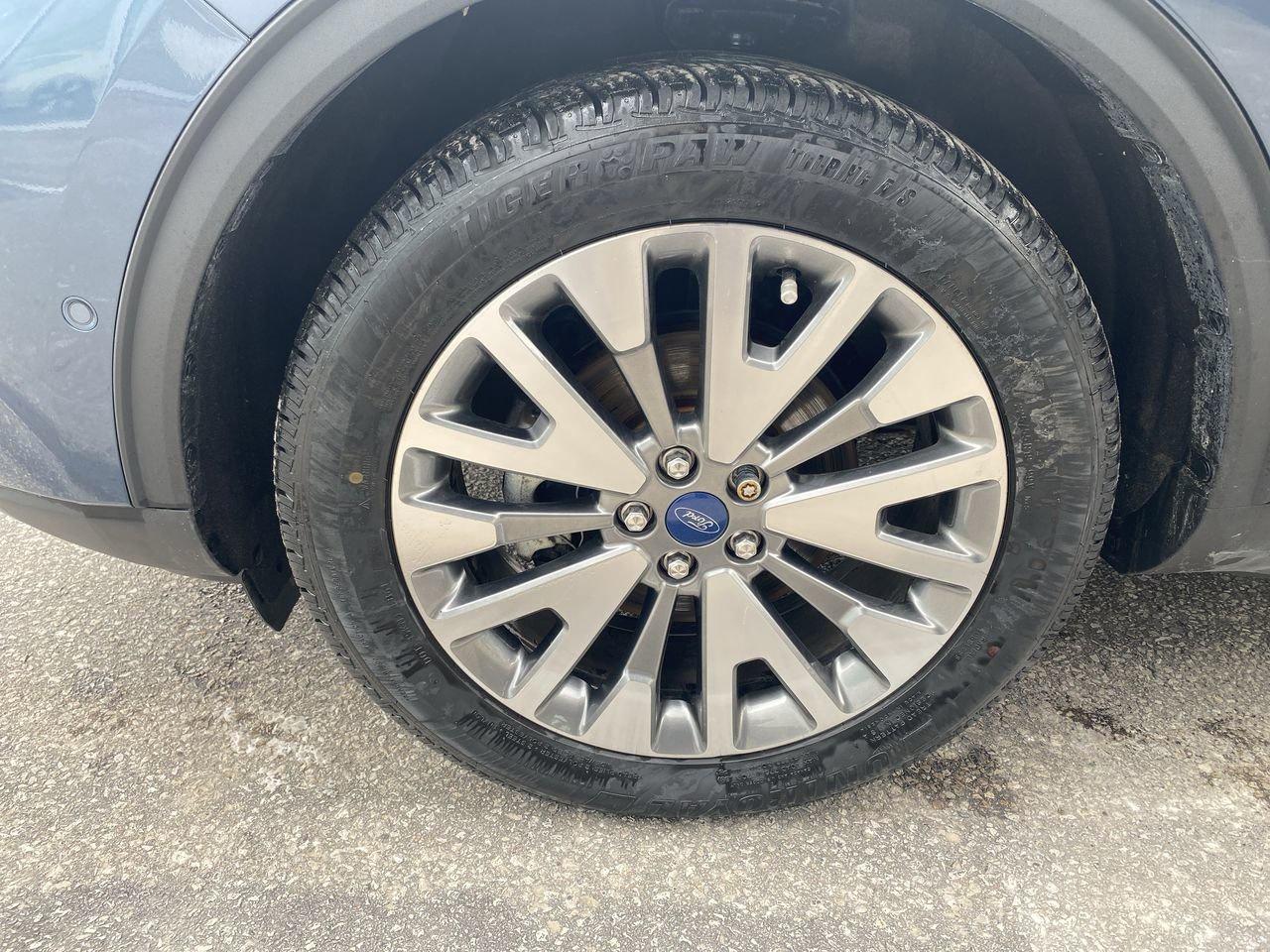 2020 Ford Escape Titanium Hybrid Photo