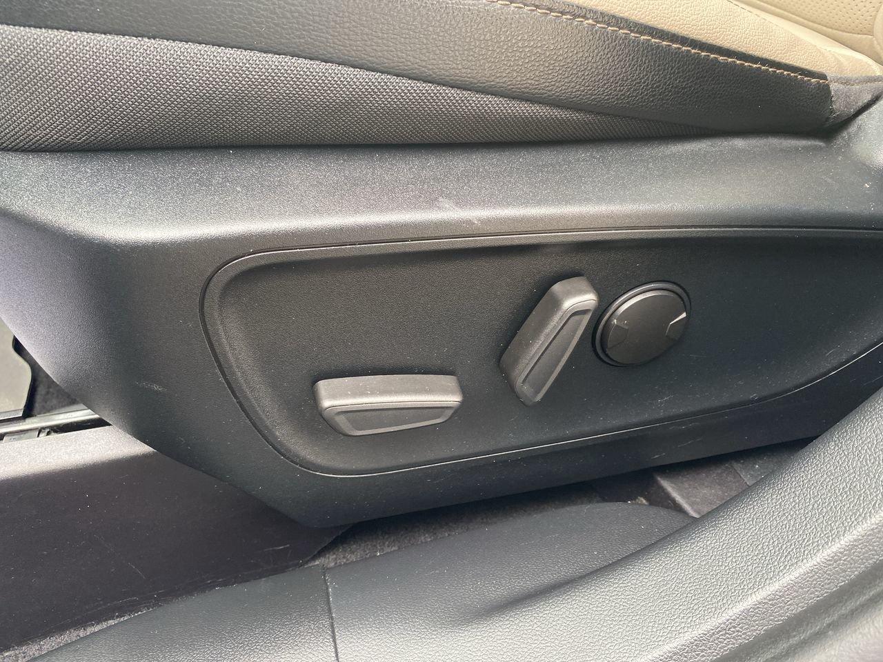 2020 Ford Escape Titanium Hybrid Photo