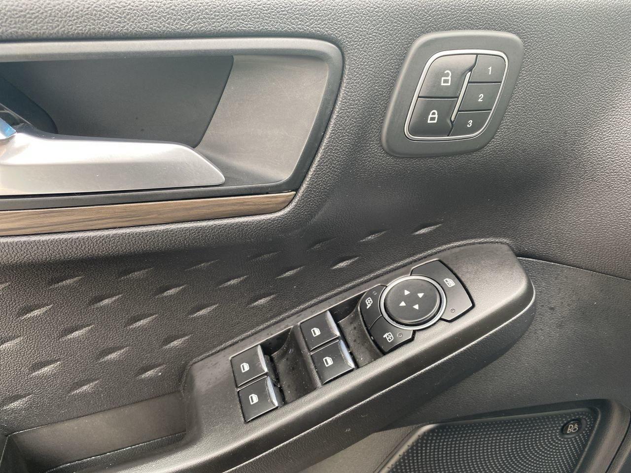 2020 Ford Escape Titanium Hybrid Photo