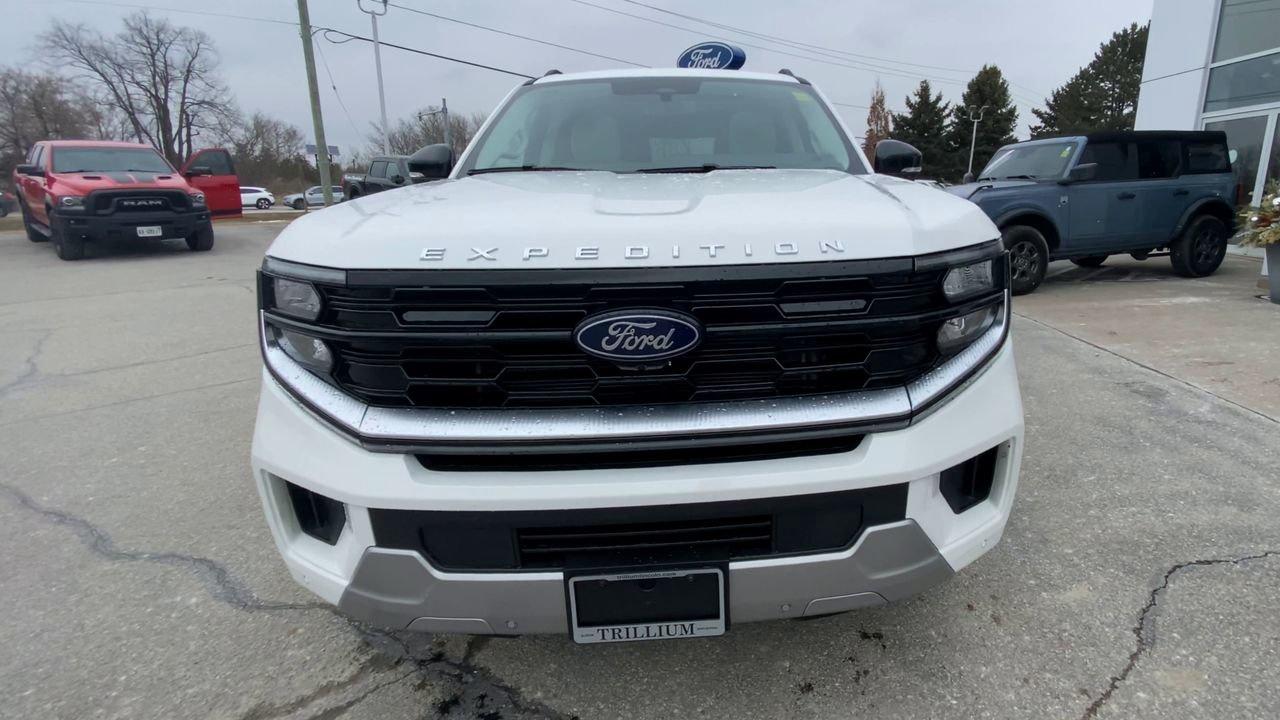 2026 Ford Expedition Platinum Max Photo2