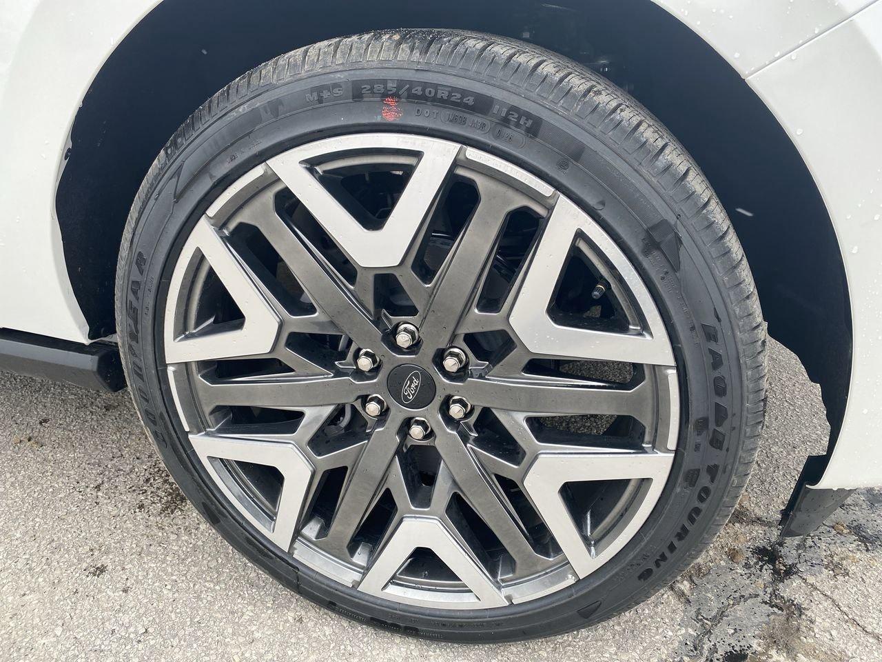 2026 Ford Expedition Platinum Max Photo