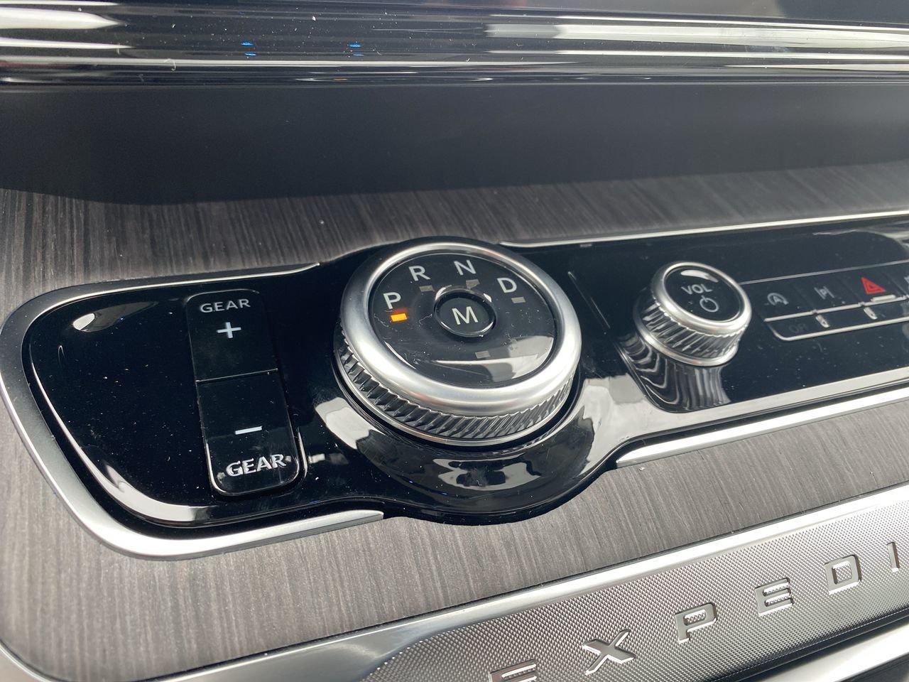 2026 Ford Expedition Platinum Max Photo