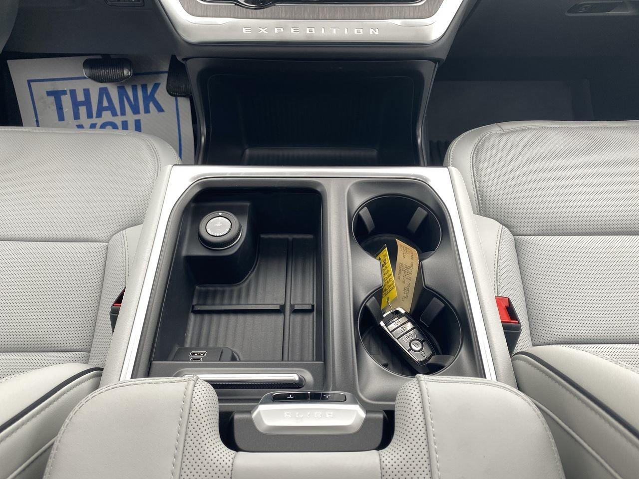 2026 Ford Expedition Platinum Max Photo