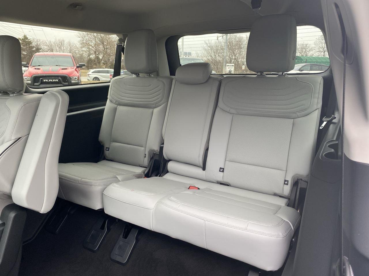 2026 Ford Expedition Platinum Max Photo