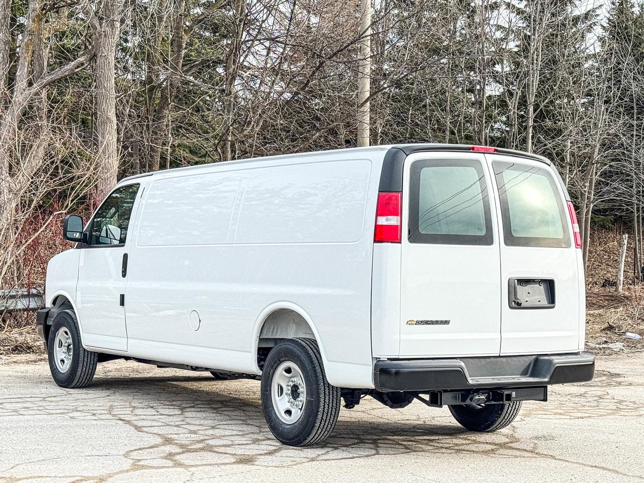 2026 Chevrolet Express Cargo Van 3500 RWD 155 Photo