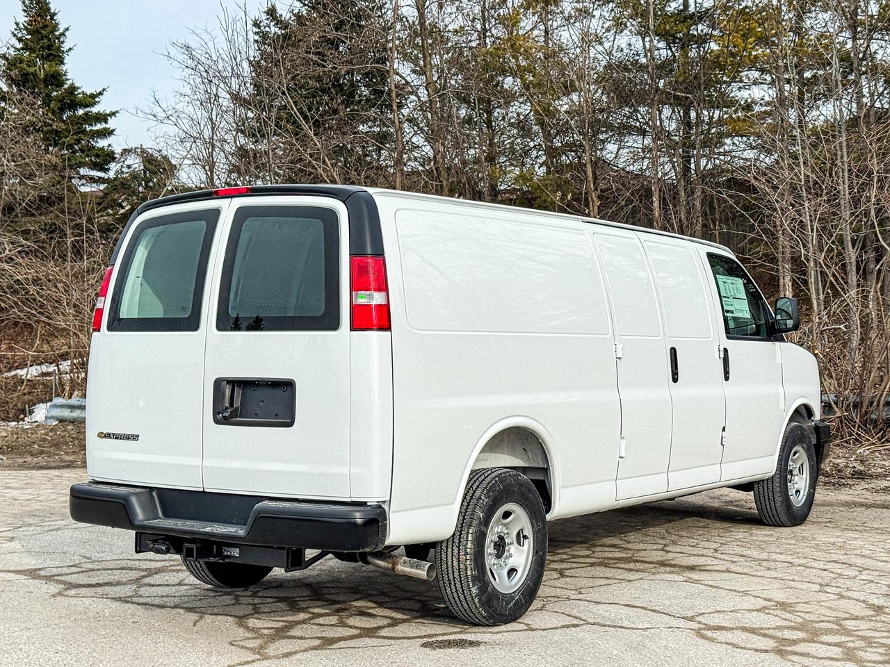 2026 Chevrolet Express Cargo Van 3500 RWD 155 Photo