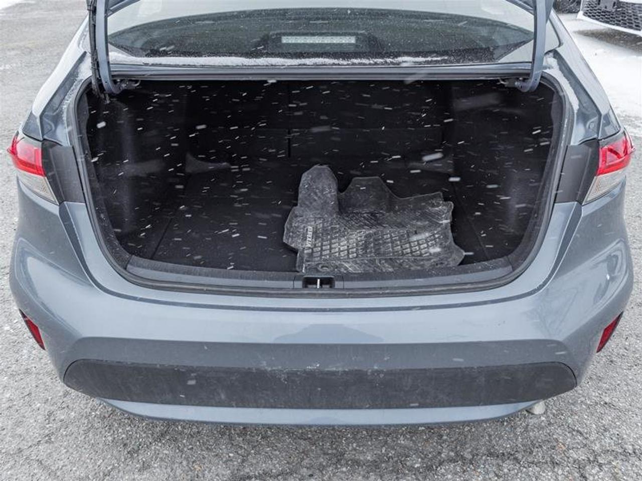 2022 Toyota Corolla LE CVT Photo