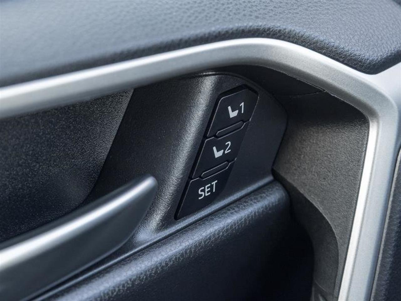 2024 Toyota RAV4 XLE AWD Navi| Heated Front Seats| Moonroof| Backup Camera| XLE| AWD Photo