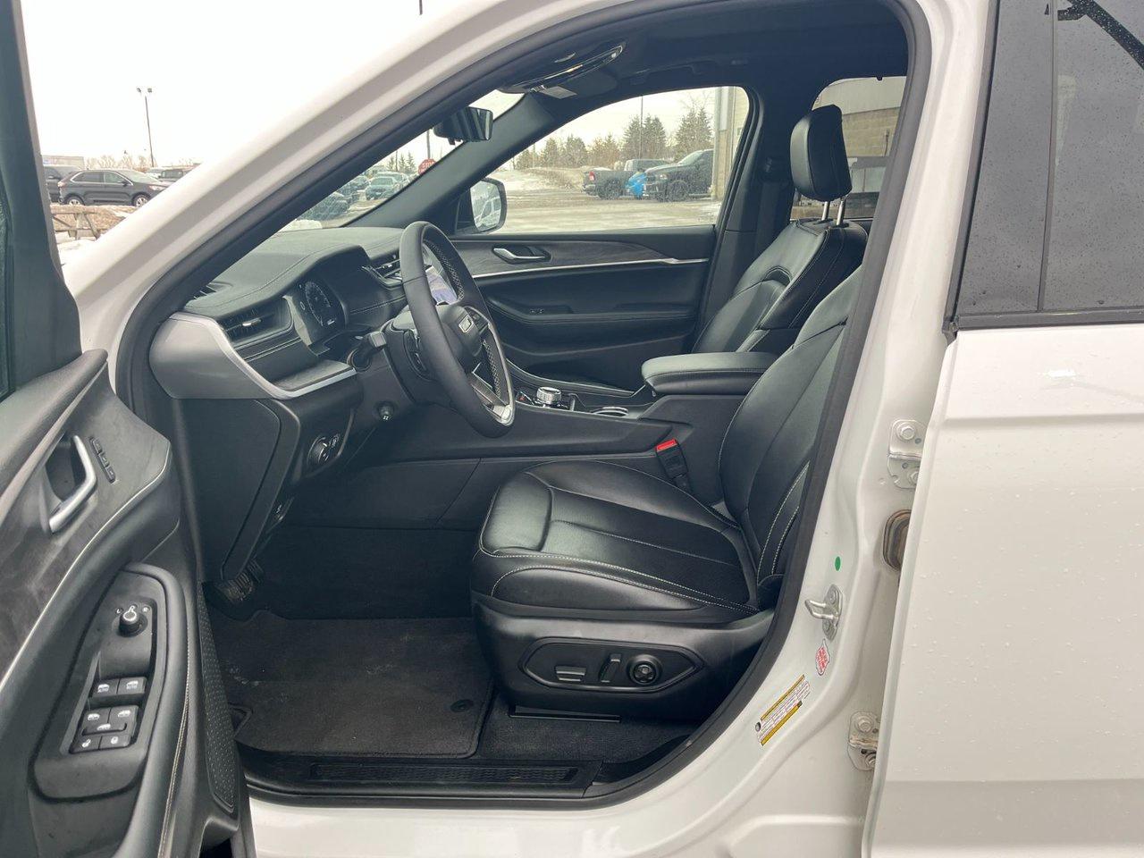 2024 Jeep Grand Cherokee LIMITED 4X4 Photo