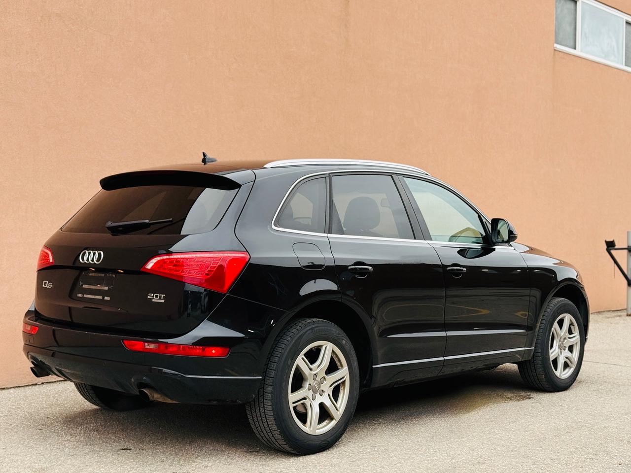 2011 Audi Q5 2.0L Premium Plus Photo4