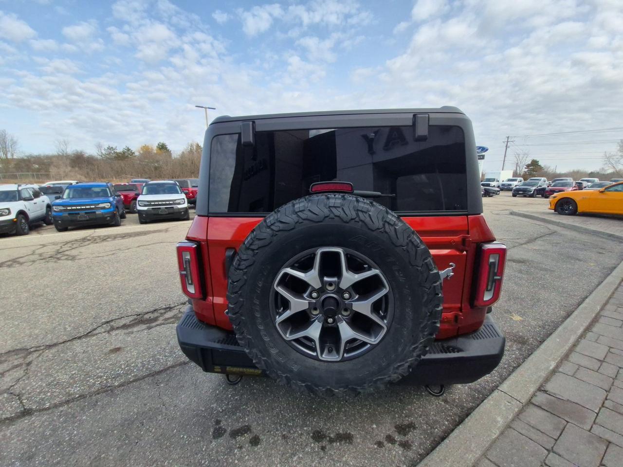 2023 Ford Bronco OVER $10 IN OPTIONS! HIGH PACKAGE! REMOTE START! Photo2