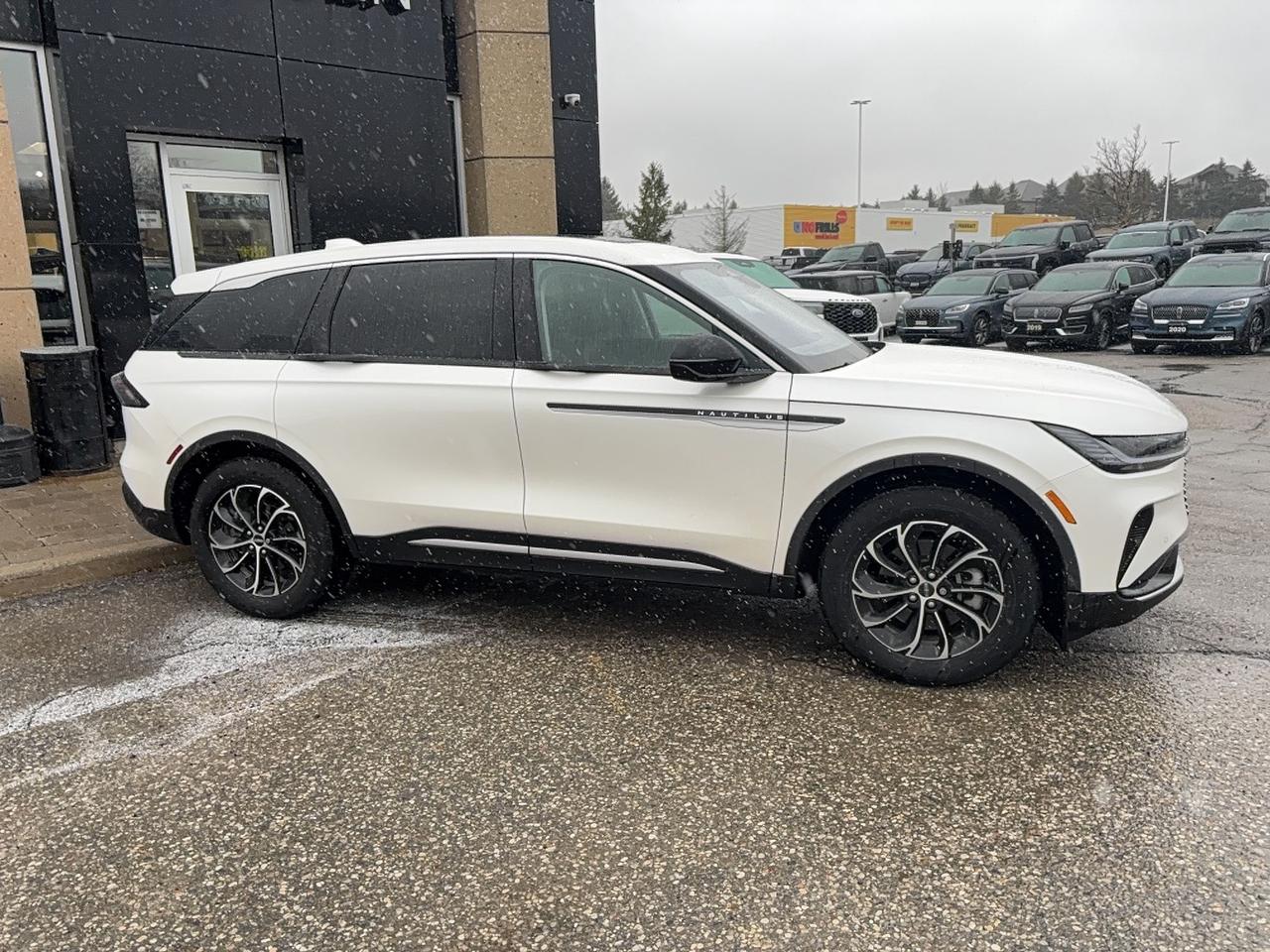 2025 Lincoln Nautilus PREMIER, AWD, LEATHER, AWD, PREVIOUS DEMO! ROOF! Photo2