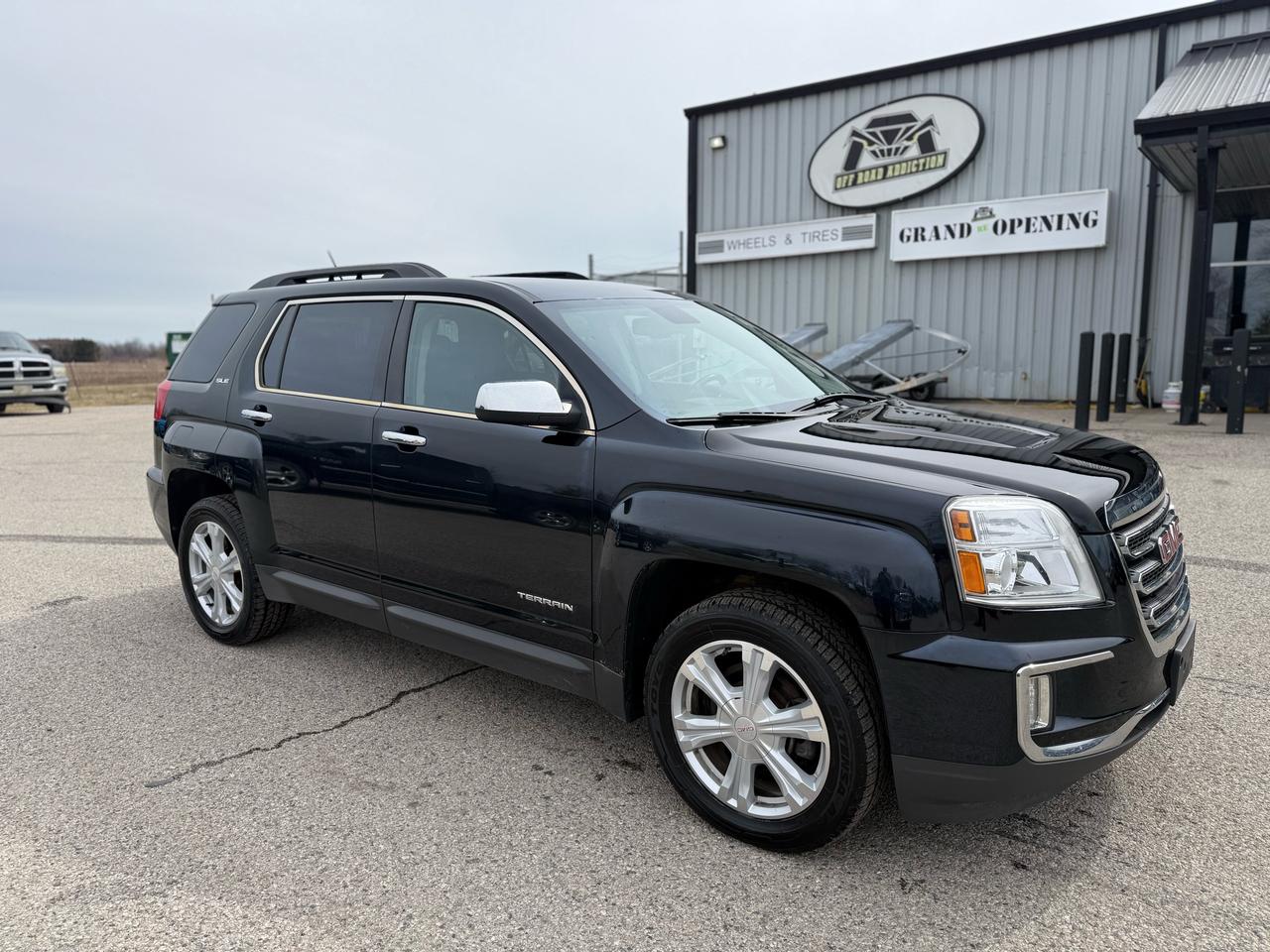 2017 GMC Terrain SLE Photo2