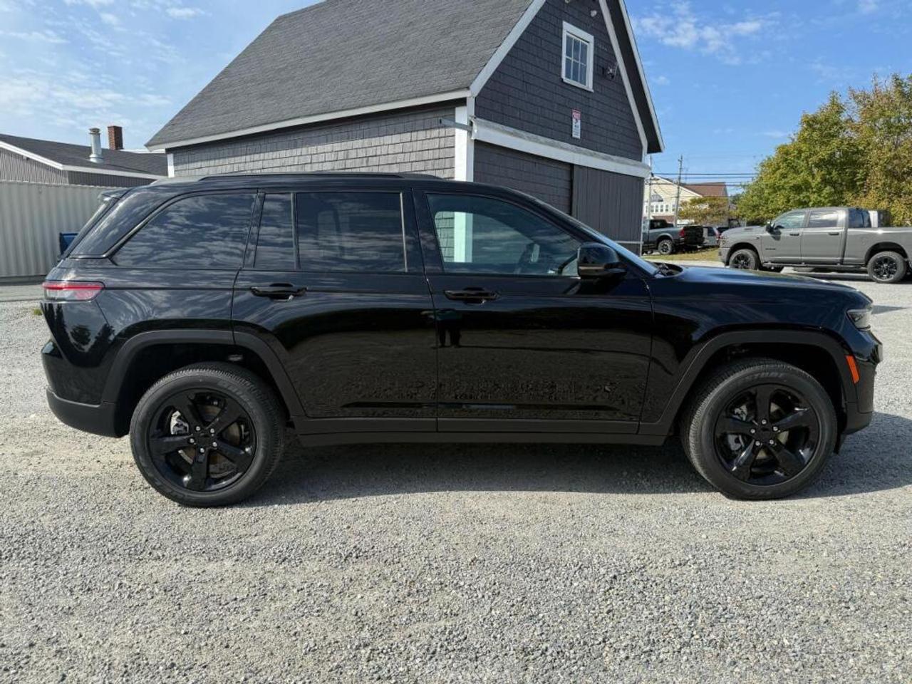 2025 Jeep Grand Cherokee  Photo