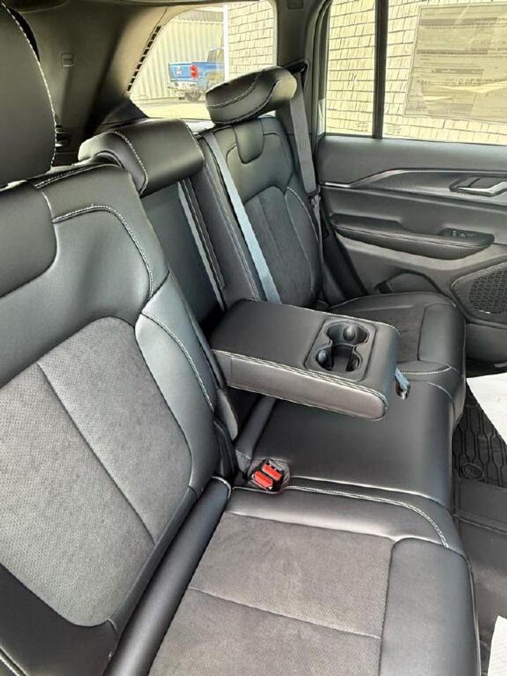 2025 Jeep Grand Cherokee  Photo