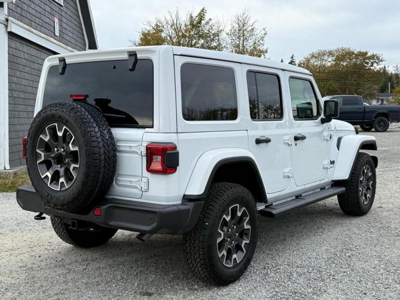 2025 Jeep Wrangler  Photo4