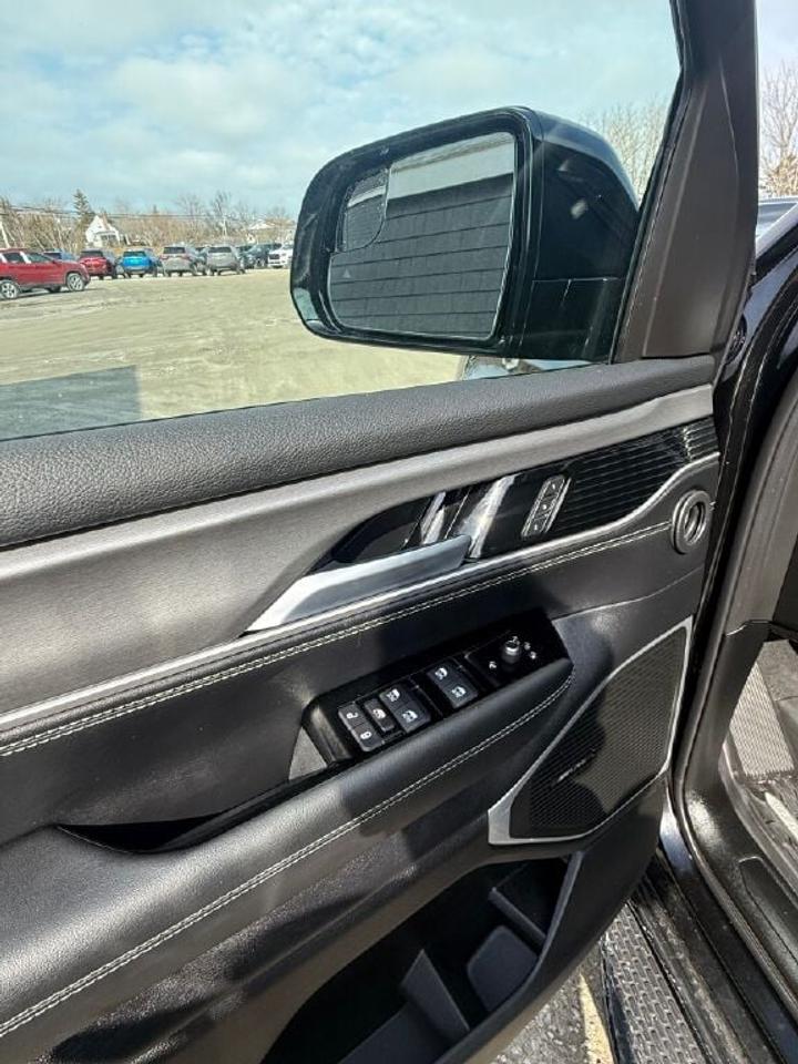 2025 Jeep Wagoneer L  Photo