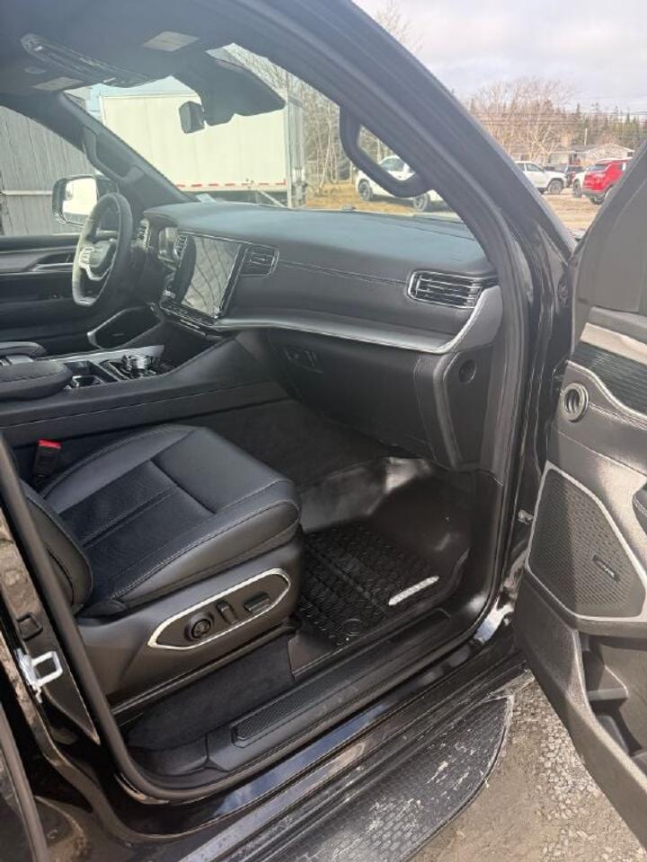 2025 Jeep Wagoneer L  Photo