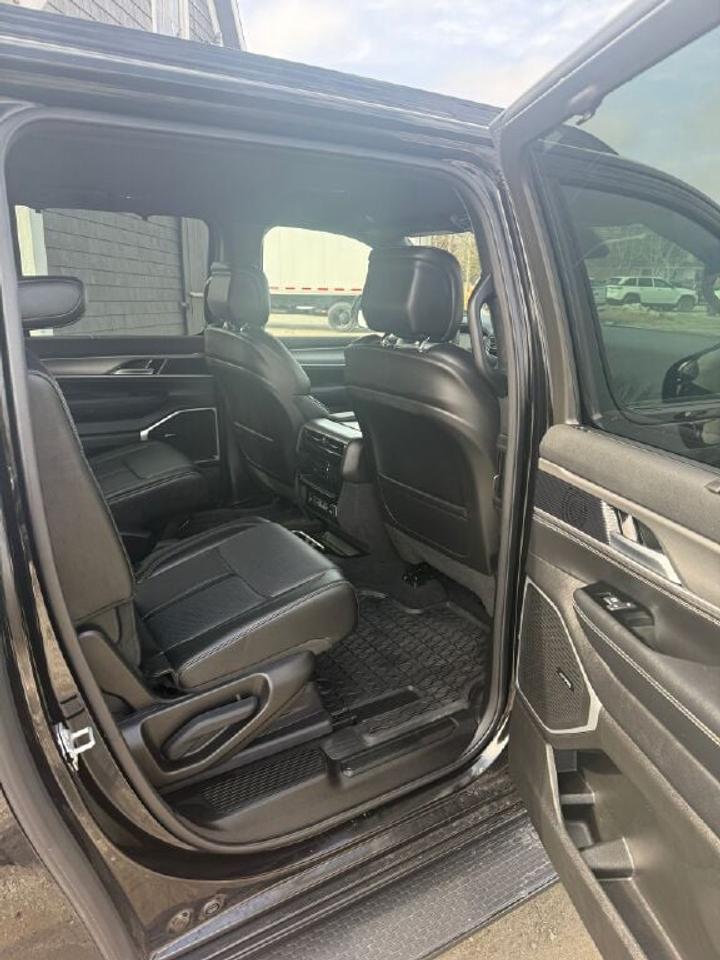 2025 Jeep Wagoneer L  Photo