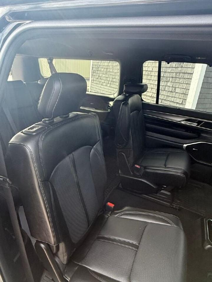 2025 Jeep Wagoneer L  Photo