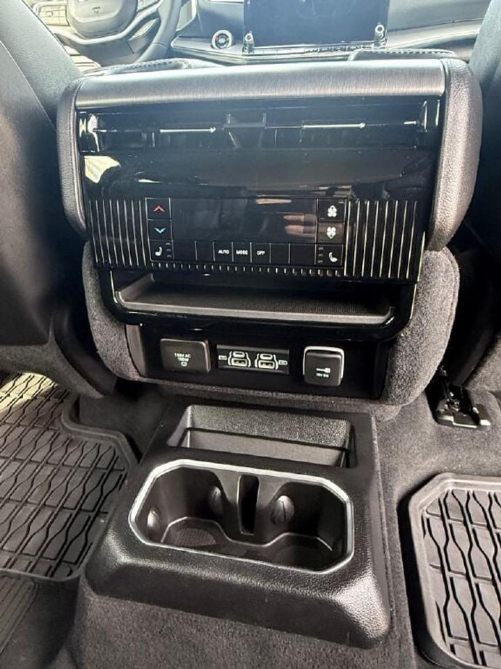 2025 Jeep Wagoneer L  Photo