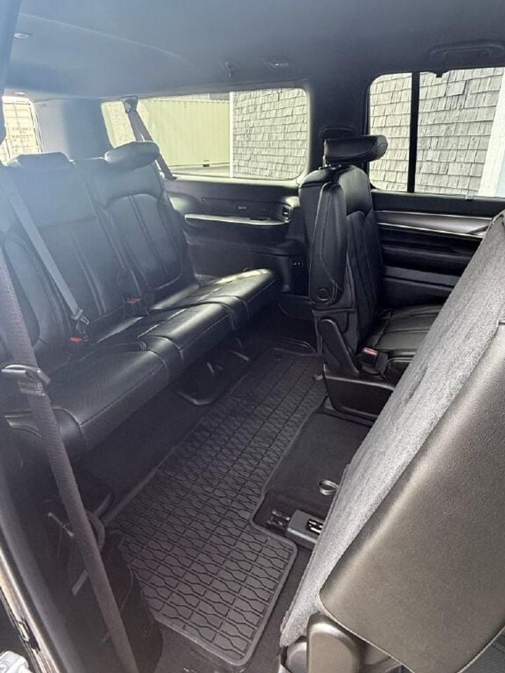 2025 Jeep Wagoneer L  Photo